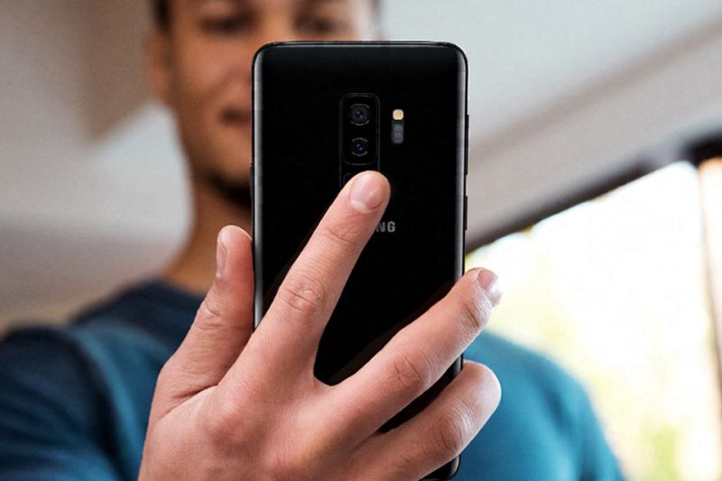 Samsung Wygodnie leży w dłoni