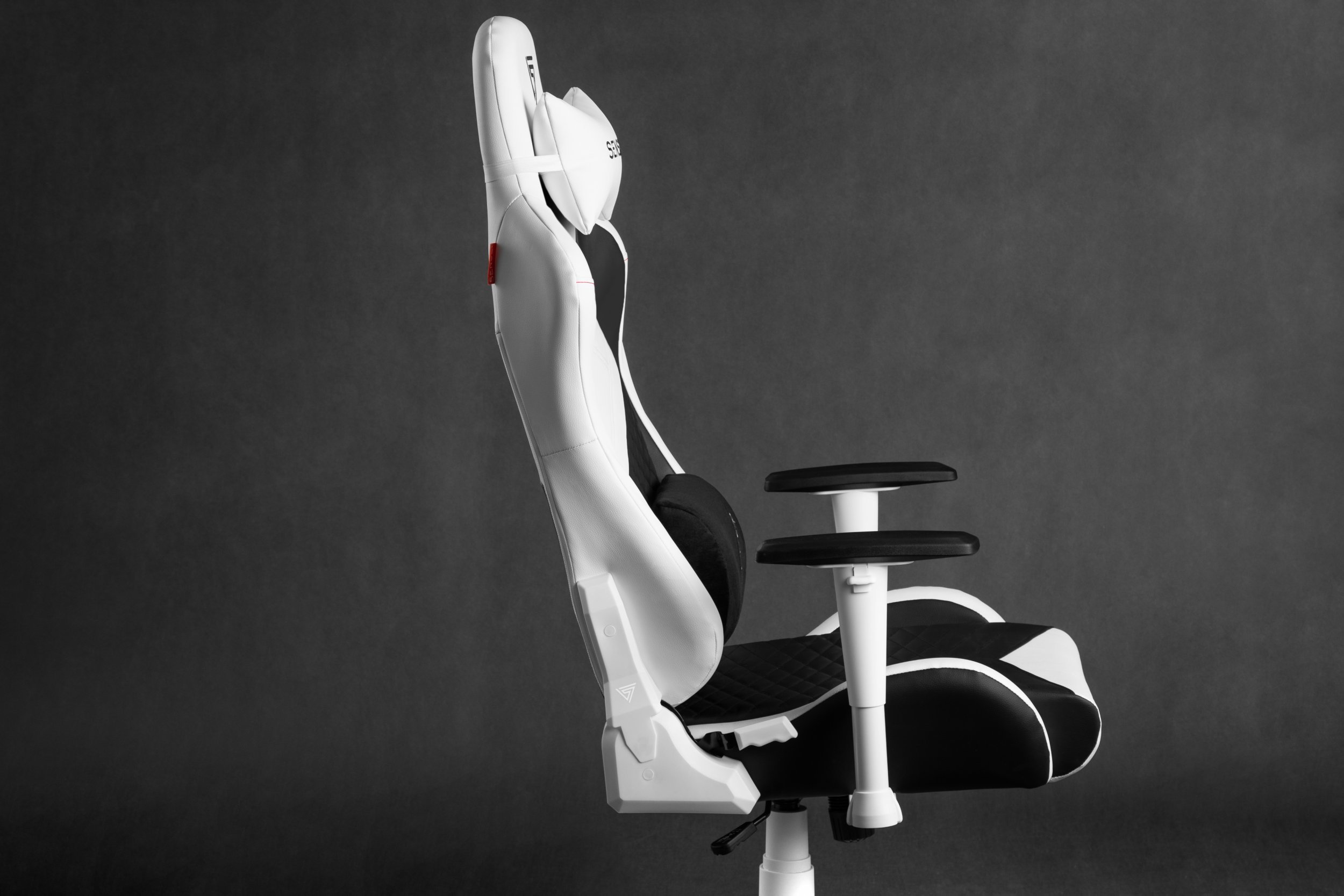 Nastavljivi 2D nasloni za roke