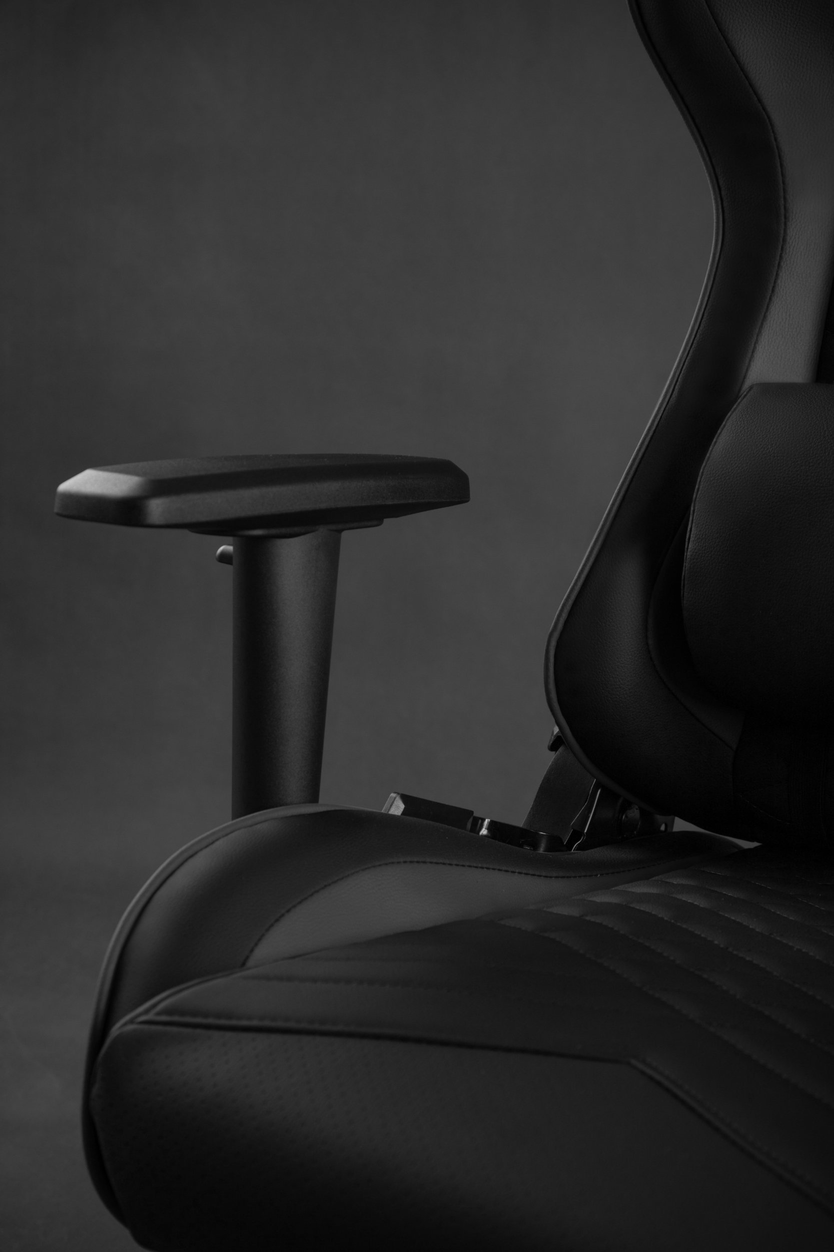 Igralni stol SENSE7 Spellcaster - Ključne prednosti