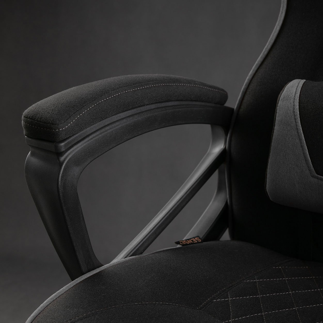 SENSE7 Knight - close up of controls